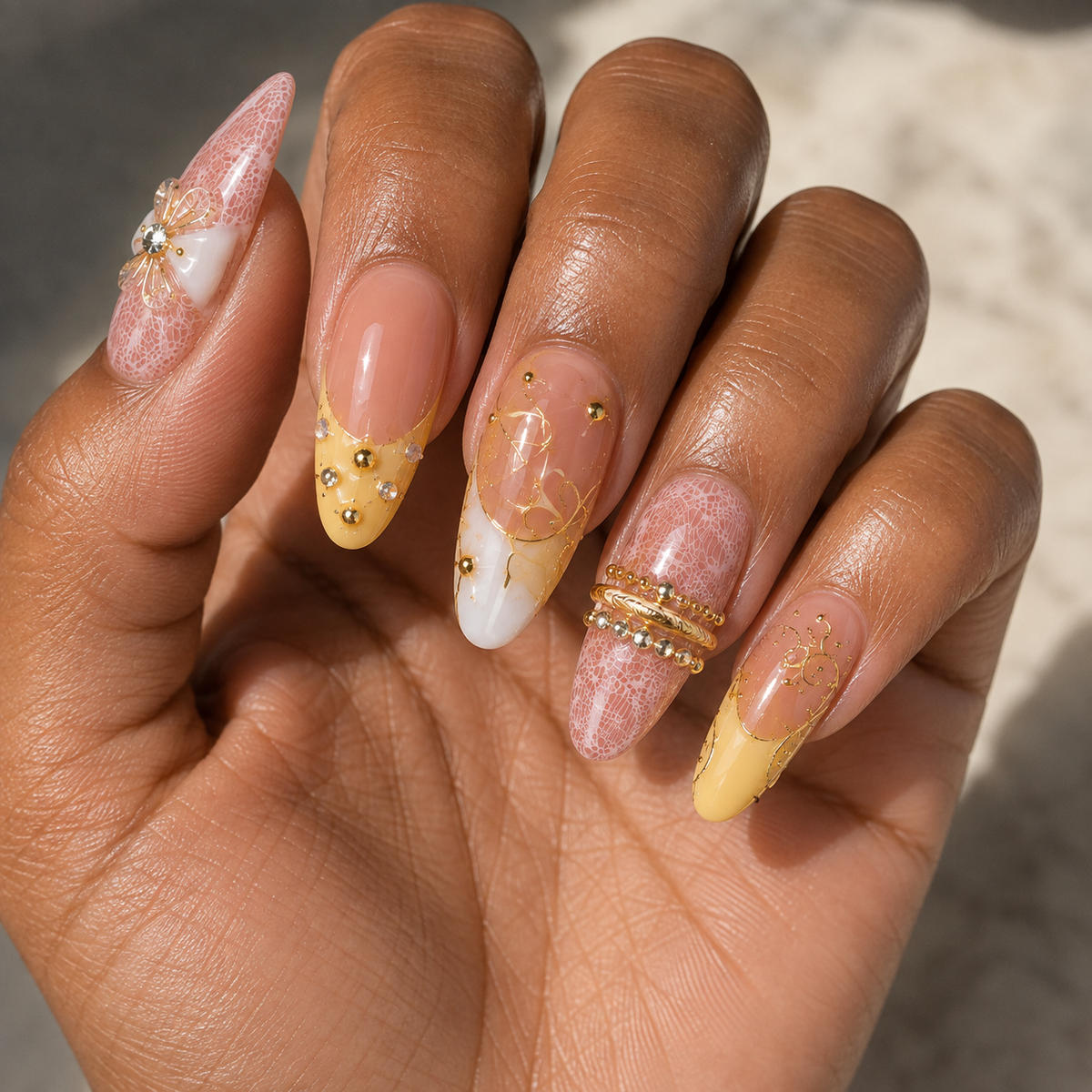 Champagne & Lace – Press-On Nail Set